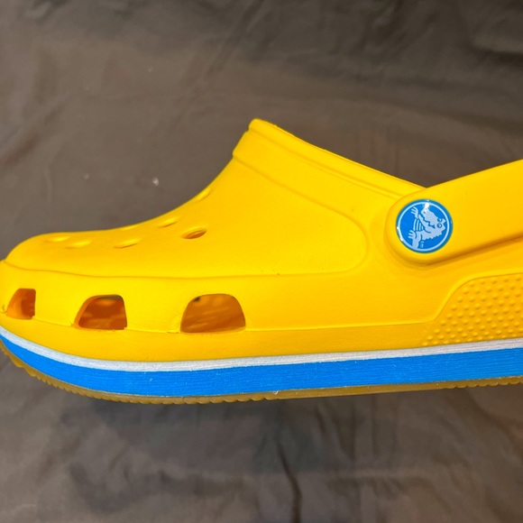 Crocs yellow sneaker style size 7 women’s. 5 men’s. - Picture 6 of 7